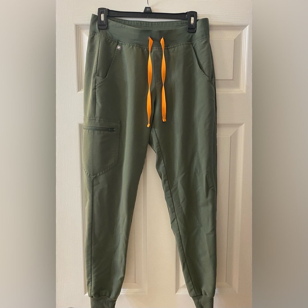 Small Moss Figs Scrub Bottoms